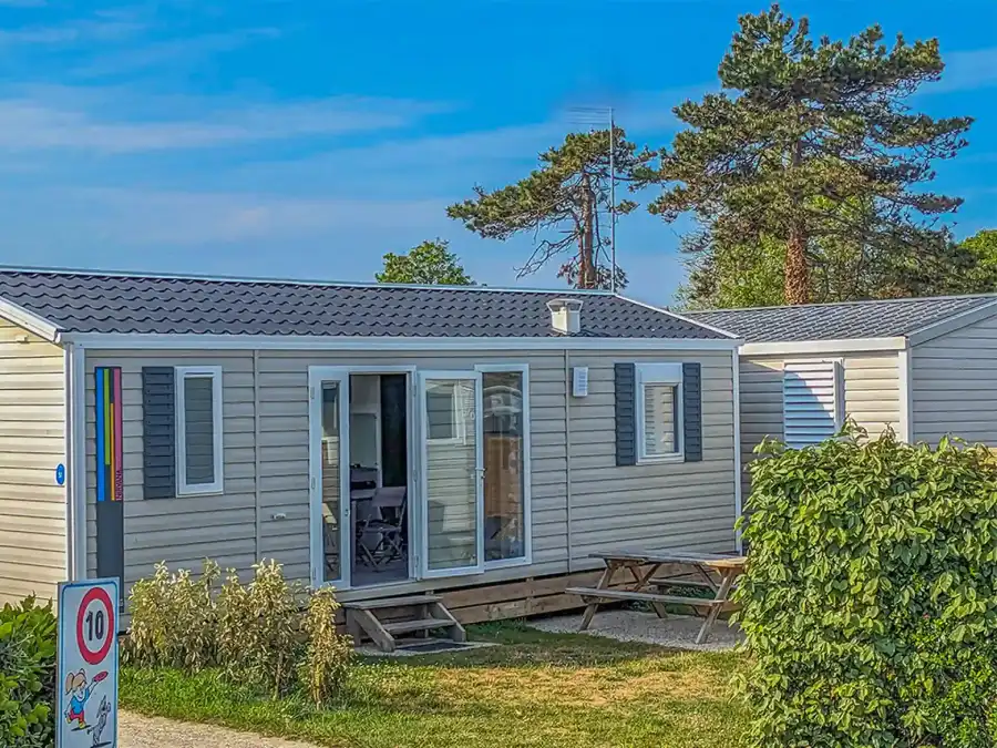 Mobil-home confortable au camping Agon-Coutainville pour des vacances dans la Manche