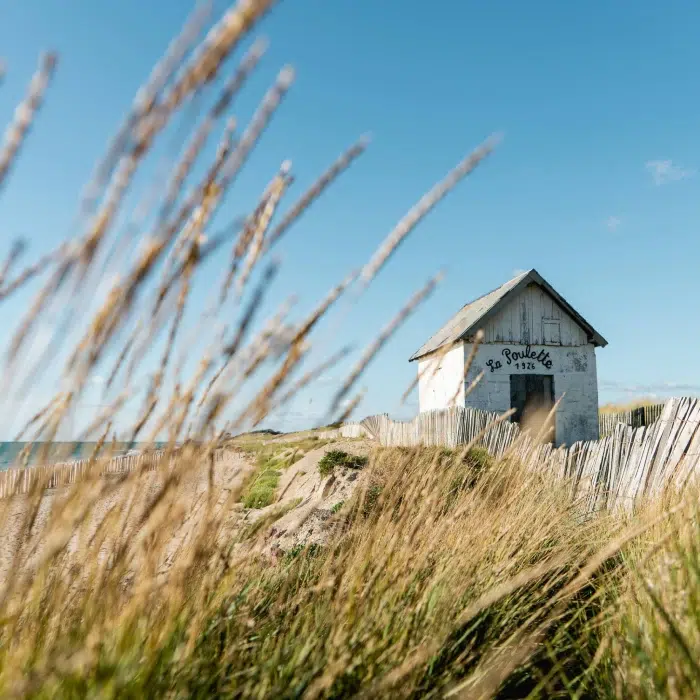 Cabane La Poulette dans les dunes près d’Agon-Coutainville, à proximité du camping dans la Manche.