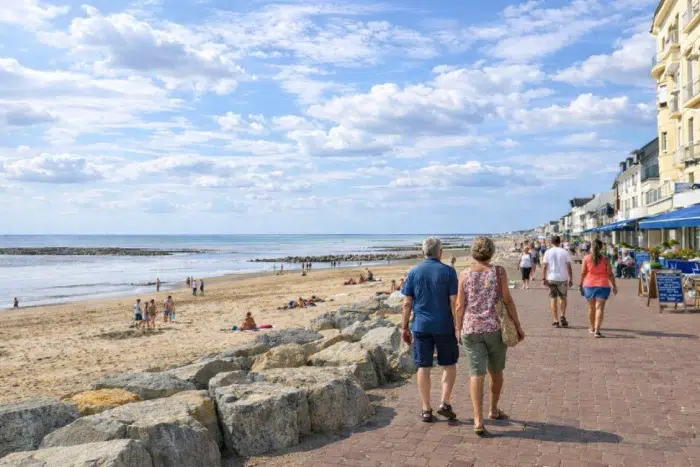 Camping proche de Montmartin-sur-Mer, vue panoramique et ambiance conviviale.