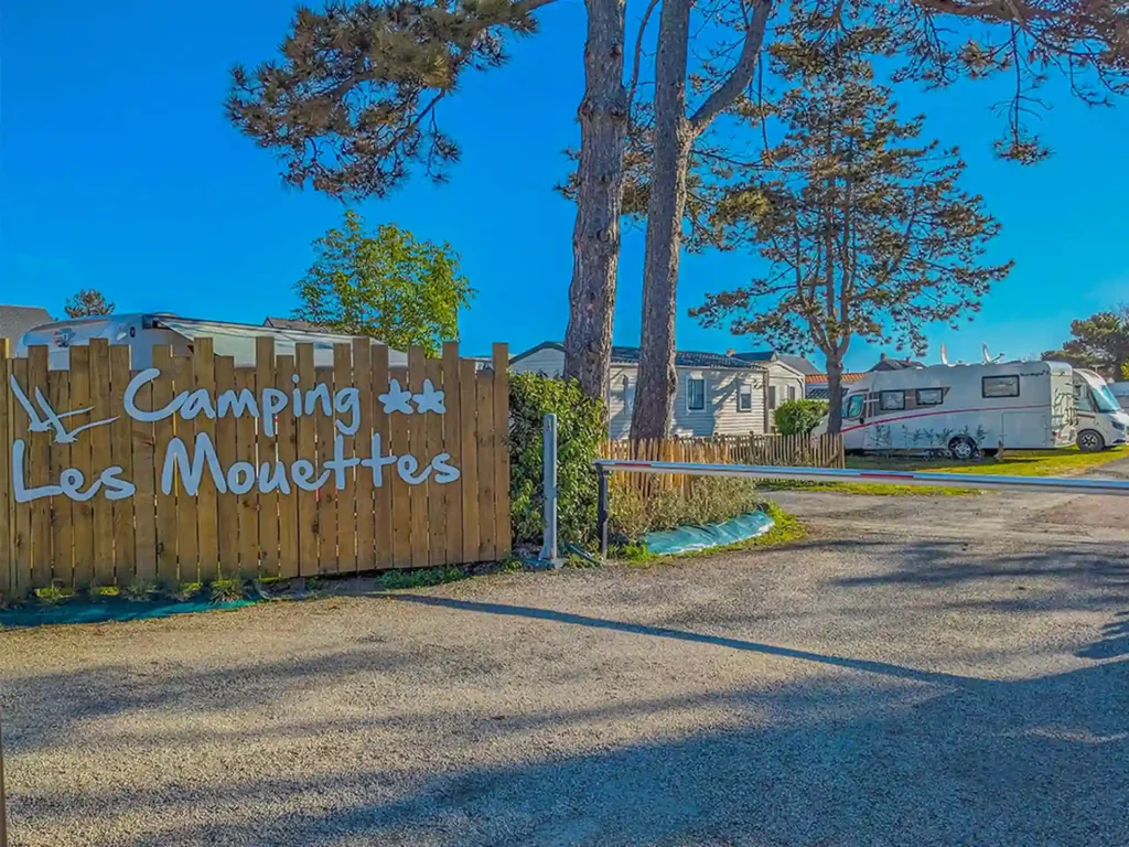Les Mouettes campsite entrance ico